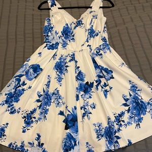 NWOT! Jun & Ivy White And Blue Floral Dress Size M